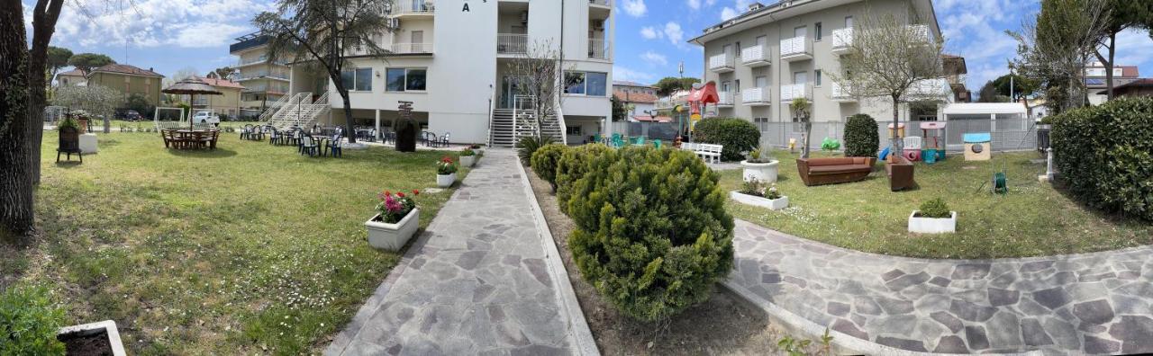 Hotel Amedea تّشيرفييا المظهر الخارجي الصورة