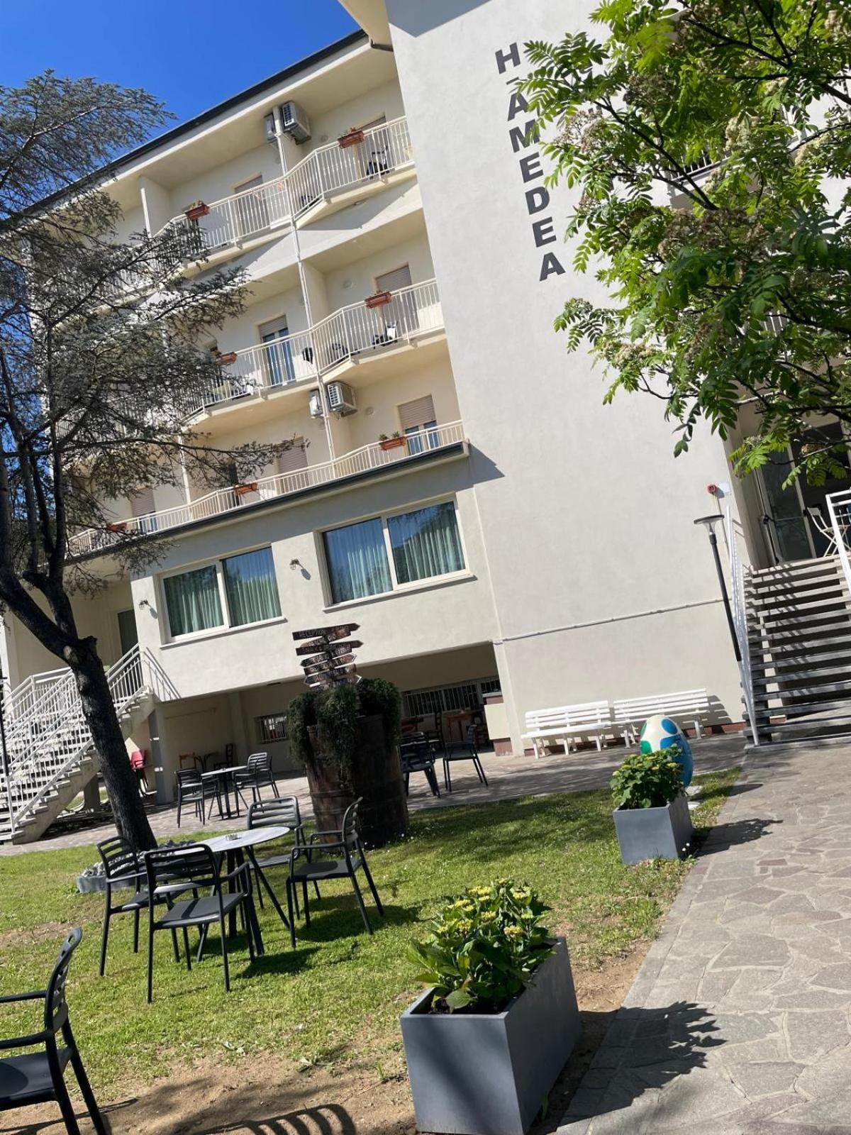 Hotel Amedea تّشيرفييا المظهر الخارجي الصورة