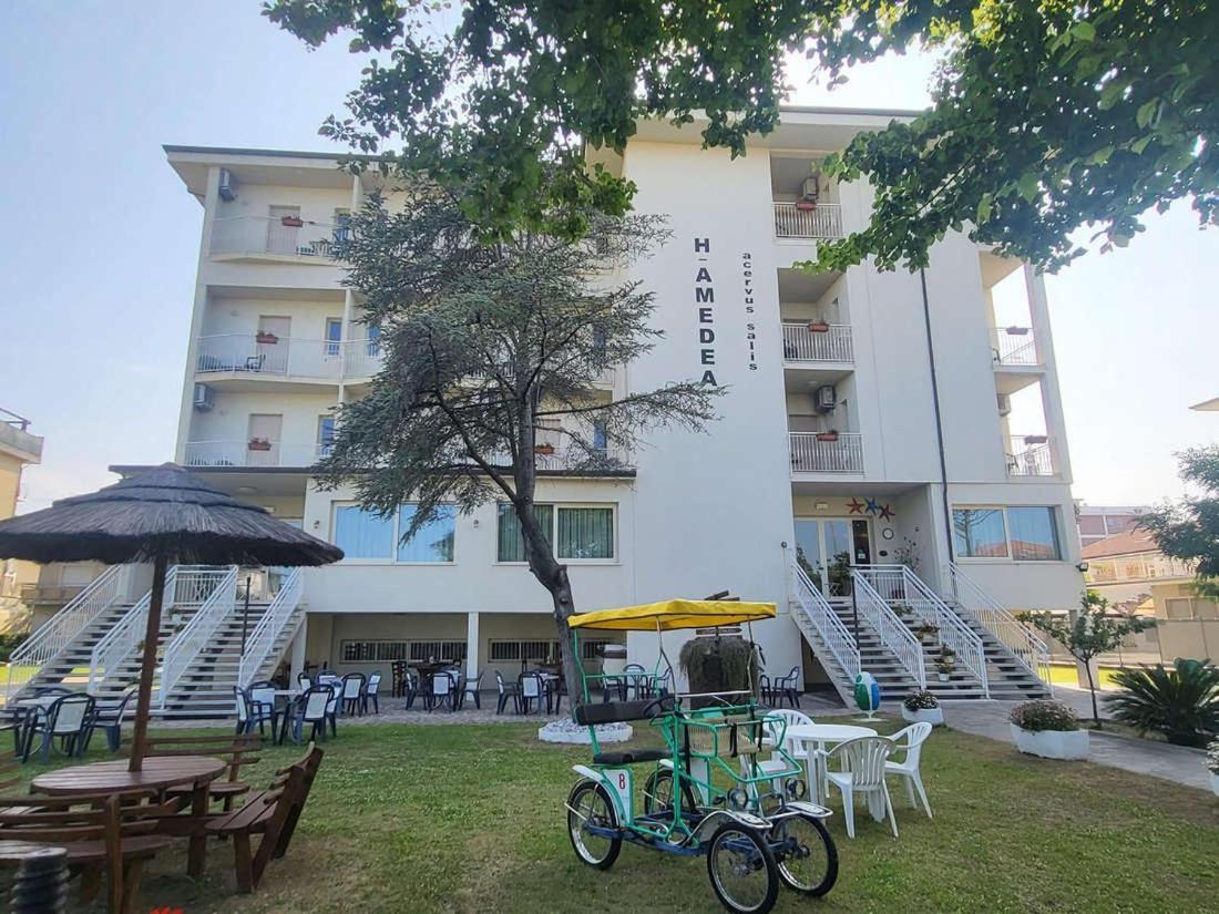 Hotel Amedea تّشيرفييا المظهر الخارجي الصورة