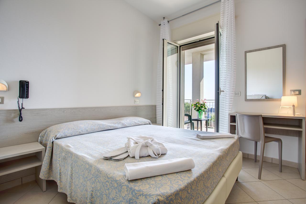 Hotel Amedea تّشيرفييا المظهر الخارجي الصورة