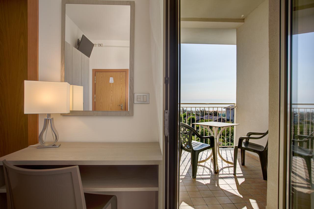 Hotel Amedea تّشيرفييا المظهر الخارجي الصورة