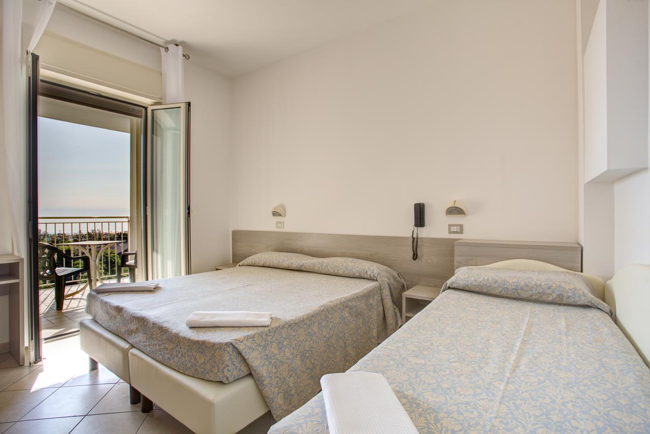 Hotel Amedea تّشيرفييا المظهر الخارجي الصورة